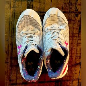 Girls sneakers
